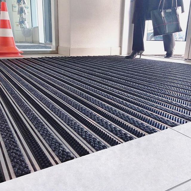 2-ая ступень – тамбурные (комбинированные грязезащитные решетки)